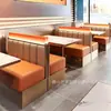Sofá de Aço Inoxidável Semicircular Personalizado, Conjunto de Mesa e Cadeiras de Acrílico Moderno e de Alta Qualidade para Lojas de Chá de Leite e Cafeterias, Restaurantes de Hot Pot