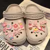 Fivela Desenho Urso de Goma Acessórios para Calçados com Furo DIY Flor de Sapato Encaixe Decoração do Cabedal de Chinelos Carlochi