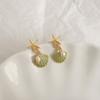 Pendientes románticos de playa con pequeñas estrellas de mar frescas y aceite de concha. Pendientes de alta gama que combinan con todo.