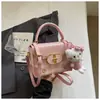 Bolso de mano pequeño popular transfronterizo para mujer, modelo nuevo 2026, bolso versátil y elegante de hombro/cruzado para salir, bolso cuadrado pequeño de moda