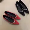 Sapatos Rasos de Bico Fino para Mulheres Primavera 2025 Estilo Francês Veludo com Strass Boca Rasa Solado Macio Desejo Puro Doce para o Trabalho Casamento