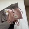 Bolsa de Concha para Carregar na Mão para Mulheres 2025 Verão Nova Moda Retro Estilo Coreano Popular Bolsa de Ombro Bolsa Transversal Casual