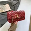 Bolsa de Ombro Corrente Embossada Fashion 2026 Nova Coleção Primavera/Verão Bolsa Quadrada Pequena Estilosa Texturizada Bolsa Transversal Elegante Estilosa para Mulheres