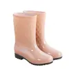 Botas de lluvia Mujer Media pantorrilla Cuatro estaciones botas de lluvia de trabajo algodón cálido cocina base gruesa resistente al desgaste botas de agua antideslizantes zapatos de agua mujer