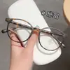 Novos Óculos de Grau Femininos Lisos, Ultra Leves e Modernos, com Toque de Luxo, Armação Redonda em Tr90, Valorizam o Tom de Pele, Atacado Danyang, Podem Ser Personalizados com Lentes de Grau