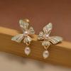 Pendientes de perlas de mariposa de esmalte rosa y verde para mujer, elegantes pendientes asimétricos retro, pendientes de pintura al óleo de nicho fresco y ligeros
