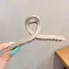 Elegante pinza de tiburón estilo coreano, pinza para el pelo mate versátil 2026, pinza de cangrejo simple y elegante de color café