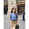 SR [Tejido Original] Elegante camisa azul de manga larga para mujer, camisa de verano con cuello en V, camisa holgada con protección solar