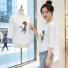 Camiseta da moda popular deste ano com estampa de desenho animado, manga 3/4, para mulheres, solta, modeladora, estilosa, versátil, top de manga média