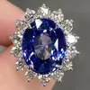 Anillo de Esmeralda de Lujo de Venta Caliente Transfronterizo para Mujer Piedra Principal Oval Rodeada de Diamantes Blancos Anillo de Dedo Elegante para Ropa de Noche Joyería de Mano