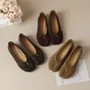 Wei Wei Girl 8293-7 Zapatos Retro de Gamuza con Dedos Divididos y Tacón Grueso Fruncido para Mujer Bailarinas Versátiles