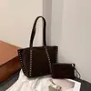 Bolso de Gamuza para Mujer 2025 Nuevo Vintage Versátil Bolso de Hombro con Remaches para Clase y Viajes Bolso Tote