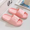 Pantuflas para el Hogar Oso Pequeño Qidashun para Mujeres y Hombres, Pantuflas de Casa para Invitados, Pantuflas Sencillas Ligeras de Espuma para el Verano