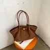 Bolsa de Axila Francesa de Grande Capacidade Outono Inverno 2026 Nova Bolsa Tote Retrô Americana para Deslocamento Casual Bolsa de Ombro Único de Mão