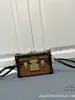 Bolsa de Caja Transfronteriza de Guangzhou Bolsa Cuadrada Pequeña Verano 2024 Nuevo Bolso de Hombro Cruzado Estampado Retro Bolso de Caja de Cuero Genuino