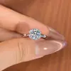 Anillo de Plata de Ley S925 Flor Bud Creativa Moissanita de Un Quilate, Elegante y de Moda, Joyería de Mano Clásica de Lujo Ligero