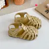 Sandálias Infantis 2026 Verão Novas Sandálias Romanas Fechadas Respiráveis Antiderrapantes Sapatos de Praia para Meninas Pequenas Sandálias Infantis