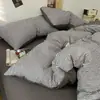 Juego de ropa de cama de cuatro piezas de gasa de doble capa a rayas estilo japonés minimalista, funda de edredón y sábana de cama hipoalergénicas Clase A, juego de tres piezas para dormitorio de estudiante