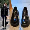 2026 Otoño Nuevos Mocasines Retro Estilo Británico Slip-On Tacón Grueso Zapatos Individuales Versátiles Suela Gruesa Zapatos Pequeños de Cuero para Mujer