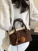 Bolso bandolera personalizado casual y elegante, nuevo bolso pequeño cuadrado de felpa otoño 2026, bolso cruzado simple relajado y a la moda