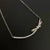 Collar de Flor para Mujer Cadena para Clavícula con Circonita Microincrustada Calado Circonita Collar de Camelia Joyería de Alta Gama Collar de Flor