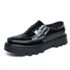 Sapatos de couro preto brilhante estilo slip-on para primavera transfronteiriços, com sola grossa, sapatos formais de negócios casuais da moda, mocassins de tamanho grande para homens