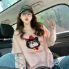 Camiseta suelta de algodón puro con estampado de dibujos animados estilo coreano para mujer, nuevo modelo 2026, top de longitud media de encaje tipo dos piezas falsas que cubre el abdomen