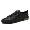Sapatos masculinos de alta qualidade de Guangzhou, novos mocassins casuais de couro bovino de camada superior para o outono, sapatos brancos casuais confortáveis e versáteis para homens