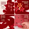Decoração de Quarto de Casamento Veludo Vermelho Personagem Dupla Felicidade Adesivo de Porta com Adesivo Atrás Porta de Entrada do Quarto de Casamento Decoração de Adesivo de Personagem Tridimensional para Recém-Casados