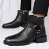 Venta al por mayor transfronteriza de botas Martin para hombre estilo británico con estampado de cocodrilo, que presentan una puntera cuadrada retro, adornos de hebilla y un diseño de bota corta casual de negocios