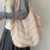 Bolso de Hombro Individual Calado Tejido para Mujer Primavera 2026 Nuevo Bolso Tejido Rayado Casual de Gran Capacidad para Vacaciones en la Playa Estilo Simple