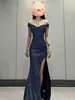Vestido Tubinho Azul Brilhante para Banquete de Verão 2026 para Mulheres, Vestido de Um Ombro Só, Vestido Longo Sexy com Fenda para Marcar a Cintura para Mulheres