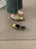 Primeiro Encontro com a Beleza de Luxo Estilo Francês Destes Deslumbrantes Mules de Bico Fino para Mulheres, Apresentando um Design Slip-On e Salto Alto