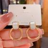 Pendientes circulares de metal exagerados de Dongdaemun para mujer, de alta gama, con personalidad de celebridades de Internet, pendientes de alfiler de plata, elegantes pendientes de estilo frío.