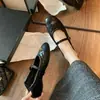 Sapatos Mary Jane populares franceses retrô com padrão de losangos para mulheres, novos sapatos baixos para o outono de 2026, sapatos pequenos de couro versáteis e estilosos