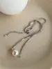 El collar de perlas es elegante y sencillo, con un encanto sofisticado. Es una cadena versátil para la clavícula para mujer, adecuada para el uso diario, con un diseño de lujo ligero con diamantes, que ofrece una sensación de alta gama y se puede usar en capas.