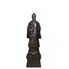 Estatuas de cobre puro de cuatro médicos de renombre: Hua Tuo, Sun Simiao, Li Shizhen y Bian Que, cada uno representado con una expresión digna y solemne