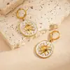Brincos Rosto de Sol Gota de Óleo Branca Aço Inoxidável Banhado a Ouro Moda Retrô Brincos Versáteis para Mulheres Novo Estilo Estação Independente