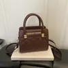 Outono 2026 Nova Bolsa Feminina Quadrada Vertical Acolchoada Transversal Ombro Único Quadrada Pequena Simples Bolsa Feminina Atacado Bolsa Feminina