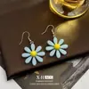 Brincos de Tarraxa Flor de Pérola com Gotejamento de Óleo Elegantes e Estilosos, Modernos de Luxo Leve, Brincos Simples e Versáteis, Acessórios de Orelha Doces Únicos de Alta Qualidade