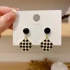 Nuevos Pendientes de Perlas a Cuadros Blancos y Negros para Mujer Primavera y Verano 2026, Estilo Celebridad de Internet, Pendientes de Moda Frescos y Minimalistas para Chicas