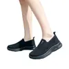 Sapatos femininos de malha esportivos respiráveis com sola leve para atacado transfronteiriço 2026 Primavera/Outono novos slip-on preguiçosos moda versátil feminina