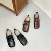 2026 Novo Estilo Sapatos de Couro com Cadarço, Bico Quadrado, Salto Baixo, Planos para Mulheres, Couro Genuíno, Couro Amassado, Sola Macia, Estilo Retrô, Sapatos de Corte Profundo