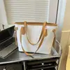 Bolsa de Ombro Grande Capacidade Estilo Coreano com Pingente Feminina 2023 Nova para o Trabalho Simples Casual Cor Sólida Bolsa de Mão Simples