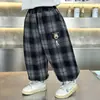 Pantalones de cuadros para niño primavera y otoño 2025 estilo nuevo pantalones para niño bebé niño pequeño niños pantalones tipo linterna puño elástico pantalones largos estilo coreano