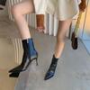 Botas curtas de salto alto 2024 outono e inverno novas botas europeias e americanas versáteis de bico fino em couro envernizado retrô botas finas de salto agulha botas curtas marrons