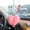 Coração de Pelúcia com Alfabeto Argila Acessórios para Interior de Carro Pingente para Mulheres, Ornamento de Pendurar Espelho Retrovisor de Carro com Strass
