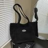 Bolso de mano vintage de pana sencillo de gran capacidad para mujer, nuevo modelo de otoño e invierno, bandolera informal para llevar debajo del brazo.