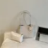 Bolsa de mano tejida de gran capacidad transfronteriza, moderna, casual, versátil, adecuada para ir al trabajo, bolso de hombro de moda de nicho, bolso de axila elegante
