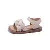 Sandálias Infantis 2024 Verão Novo Tecidas Abertas Sapatos de Princesa Sapatos para Crianças Pequenas e Médias Tendência